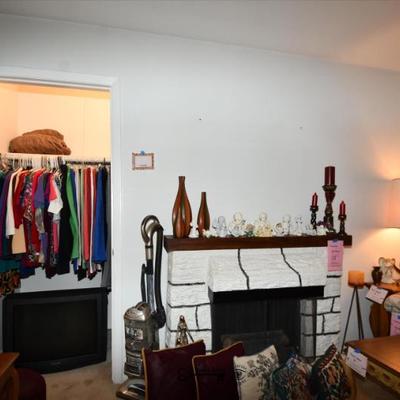 Sale Photo Thumbnail #134: 132 03 family room 4)