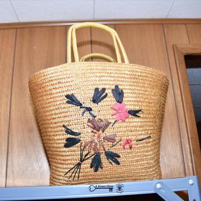 Sale Photo Thumbnail #606: 606 10 craft room 23)