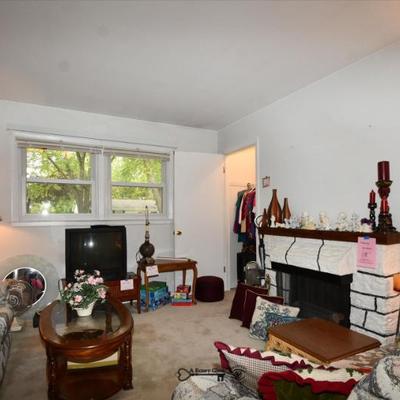 Sale Photo Thumbnail #132: 130 03 family room 2)