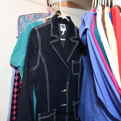 Sale Photo Thumbnail #180: 178 03 family room 50)