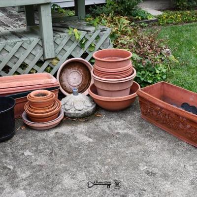 Sale Photo Thumbnail #685: 685 12 back yard 12)