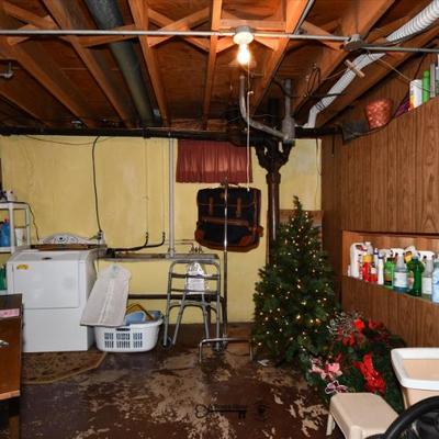 Sale Photo Thumbnail #609: 609 11 utility room 1b)