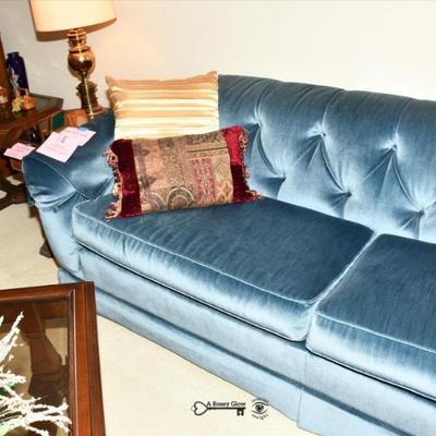 076 02 living room 42)