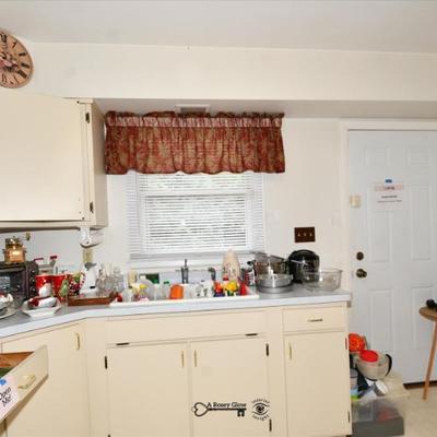 Sale Photo Thumbnail #186: 184 04 kitchen 5)