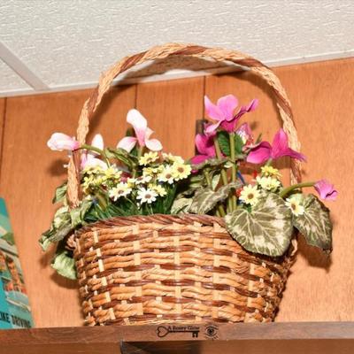 Sale Photo Thumbnail #555: 555 09 basement 116)