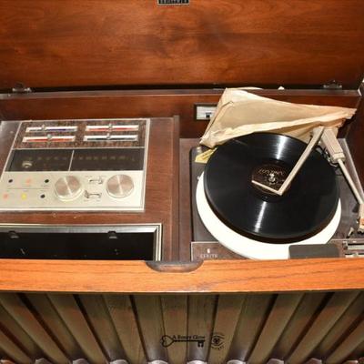 060 02 living room 26)