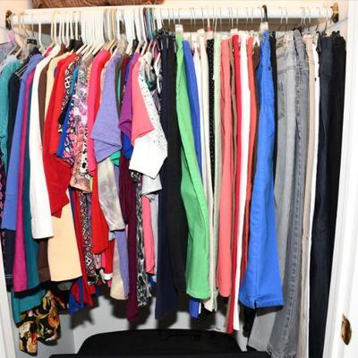 Sale Photo Thumbnail #175: 173 03 family room 45)