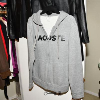 052 02 living room 18)