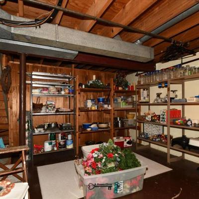 Sale Photo Thumbnail #612: 612 11 utility room 4)