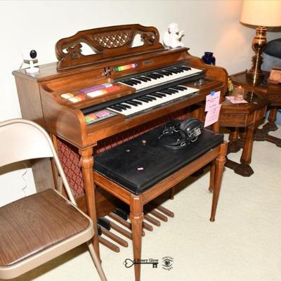 094 02 living room 60)