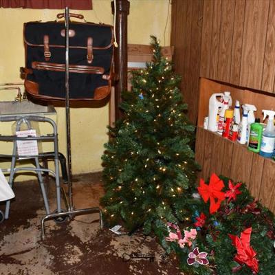 Sale Photo Thumbnail #616: 616 11 utility room 8)