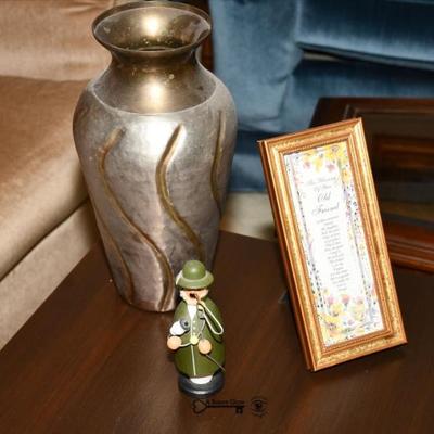 074 02 living room 40)