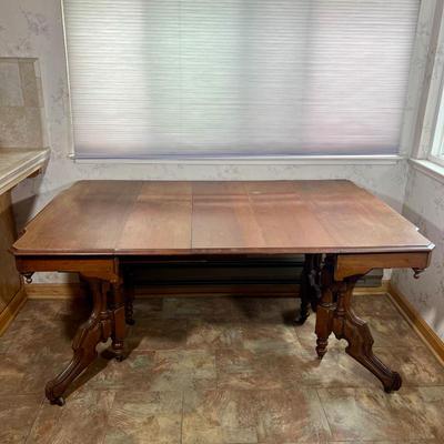 Dining table w/ leaves and 6 chairs