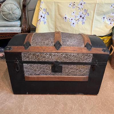 Beautiful and clean trunk!