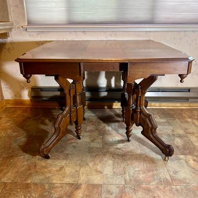 Dining table w/ leaves and 6 chairs