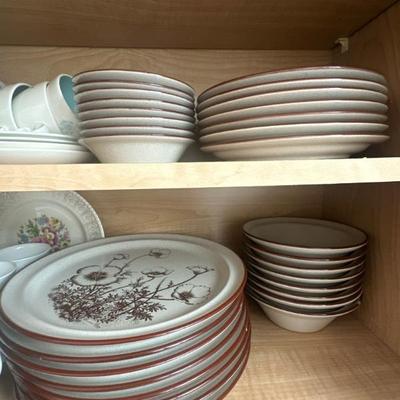 Noritake stoneware - Desert Flowers dish set