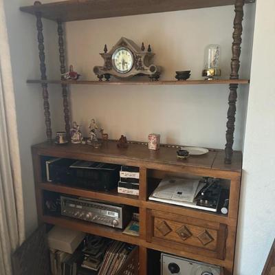 Vintage stereo system including turntable