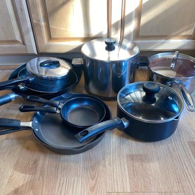 Pots & Skillets