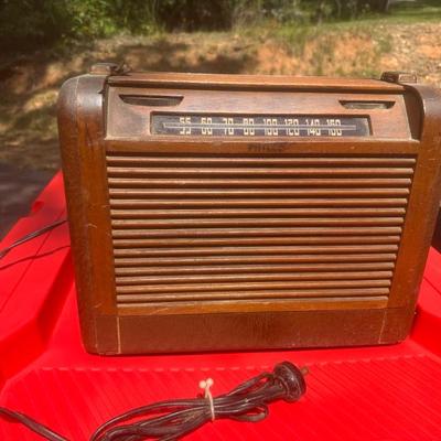 Vintage 1940’s PHILCO Radio