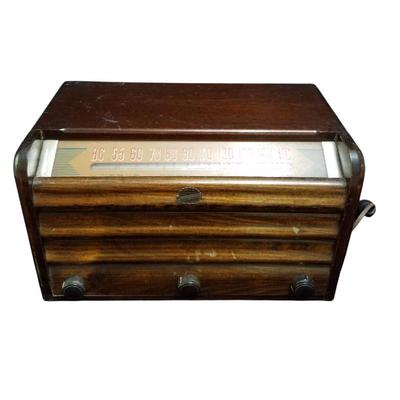 Sale Photo Thumbnail #186: antique radio