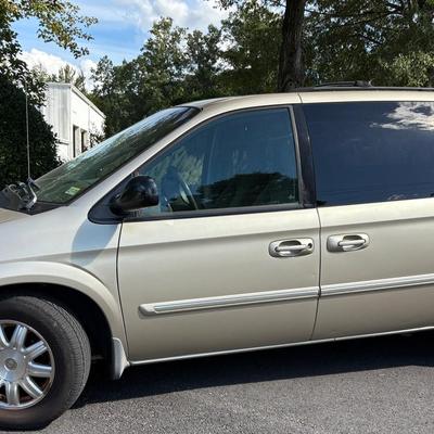 2006 Chrysler Town & Country Mini Van - 208,913 Miles 