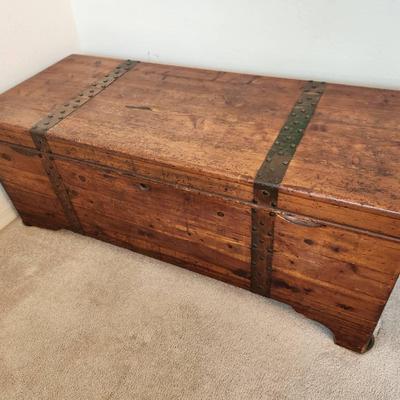 Vintage Lane Cedar Chest w/ Metal Accents - 49x19x18"