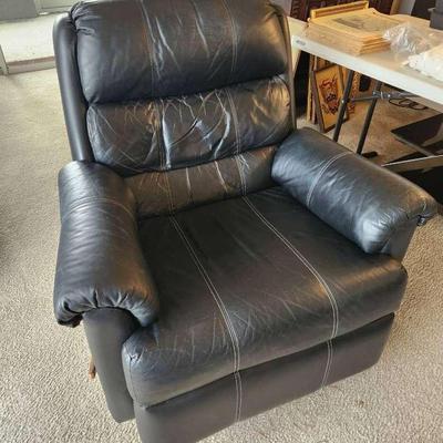 Bassett Black Leather Recliner - 37x31x37"