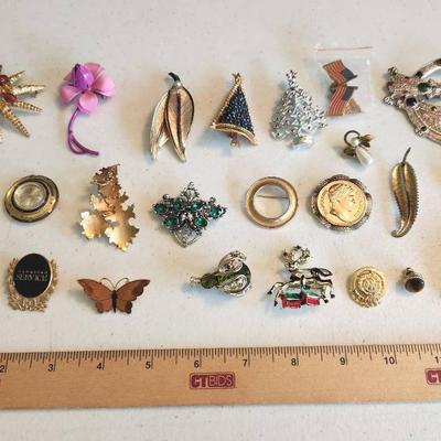 24pc Vintage Costume Pins & Brooches - Leaves, Holiday, Butterfly