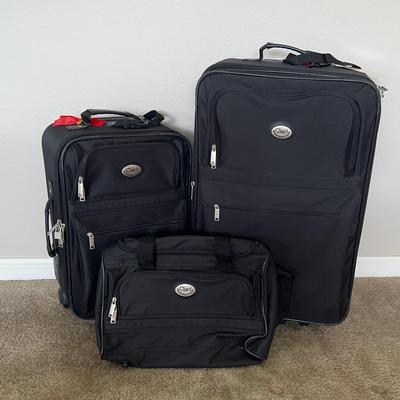 Ciao! Black Rolling Luggage Set & Handbag
