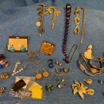 Mix of costume jewelry with sarah coventry set