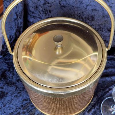 Vintage Ice Chest With 6 Stemmed Glassware