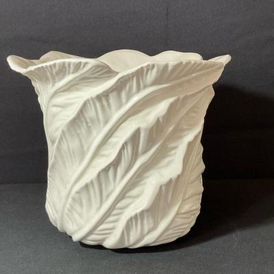 White Palm Leaf Planter By Ceramex Del Norte, S.A.