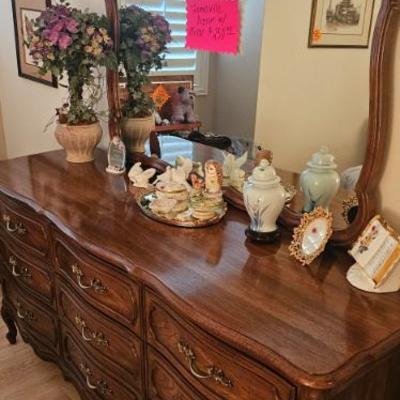 Thomasville Dresser with mirror now $125