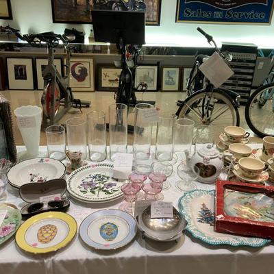 Sale Photo Thumbnail #27: Limoges and Portmeirion plates