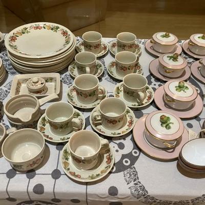 Sale Photo Thumbnail #21: Wedgewood Quince table setting items