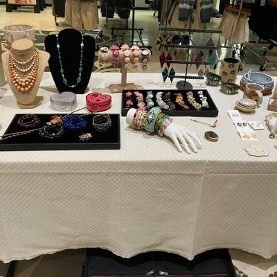 Sale Photo Thumbnail #26: Vintage jewelry