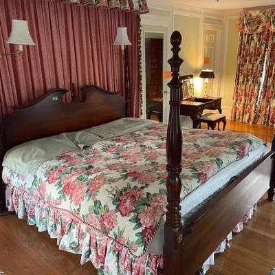 King size 4 poster bed, mattress and bedding