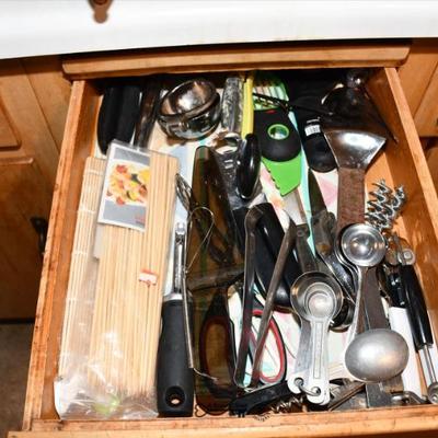 Sale Photo Thumbnail #202: 200 kitchen