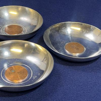 Nederlandsch Vintage Indie 2-1/2 Cent Small Bowls, 3 Pcs