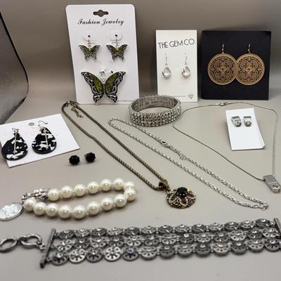 Fashion Jewelry - Earrings, Necklace Sets, and Bracelets 