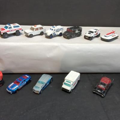 Matchbox Emergency Vehicles (8) Hotwheels(4) &(1) Majorette Ambulance