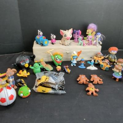 Characters From Many Places Little Stuart Peppa Pig Angry Birds Smurfs Rugrats Little Pony