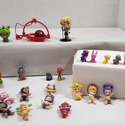 Moose Toys Twozies Baby Figures, Tiny Animal & Other Figures