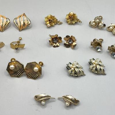 Gold Toned Enameled/faux Pearl/Rhinestone Clip On Earrings 