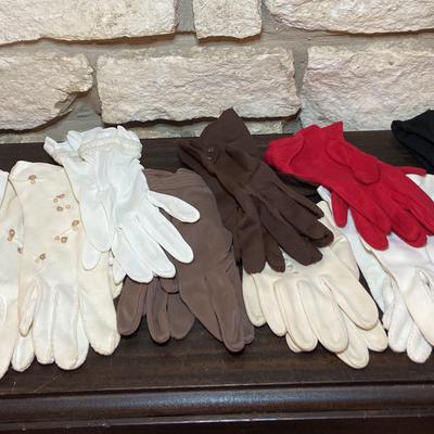 Vintage Gloves (11 Pairs)