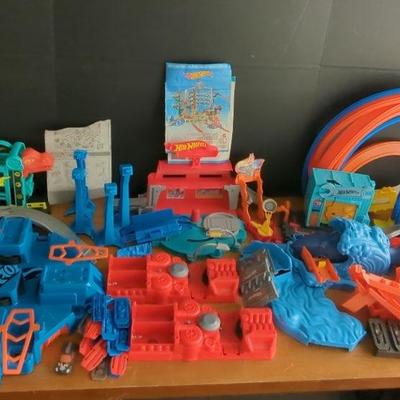 Hot Wheel Tracks and Stations (Unsure if Complete Set)