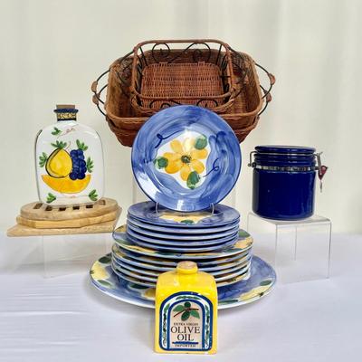Vintage Kitchen Plate Set And Decor 