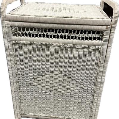 White Wicker Laundry/Storage Hamper 