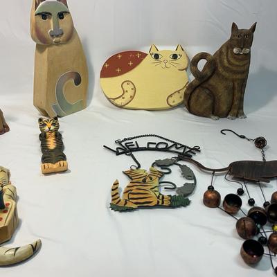 Cat Hanging Pictures And Wind Chime 