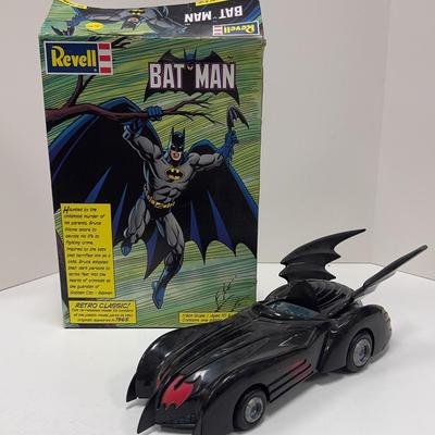 Revell Retro Classic Batman 1/8 Scale Model Kit | 1997 Kenner Batman & Robin Batmobile